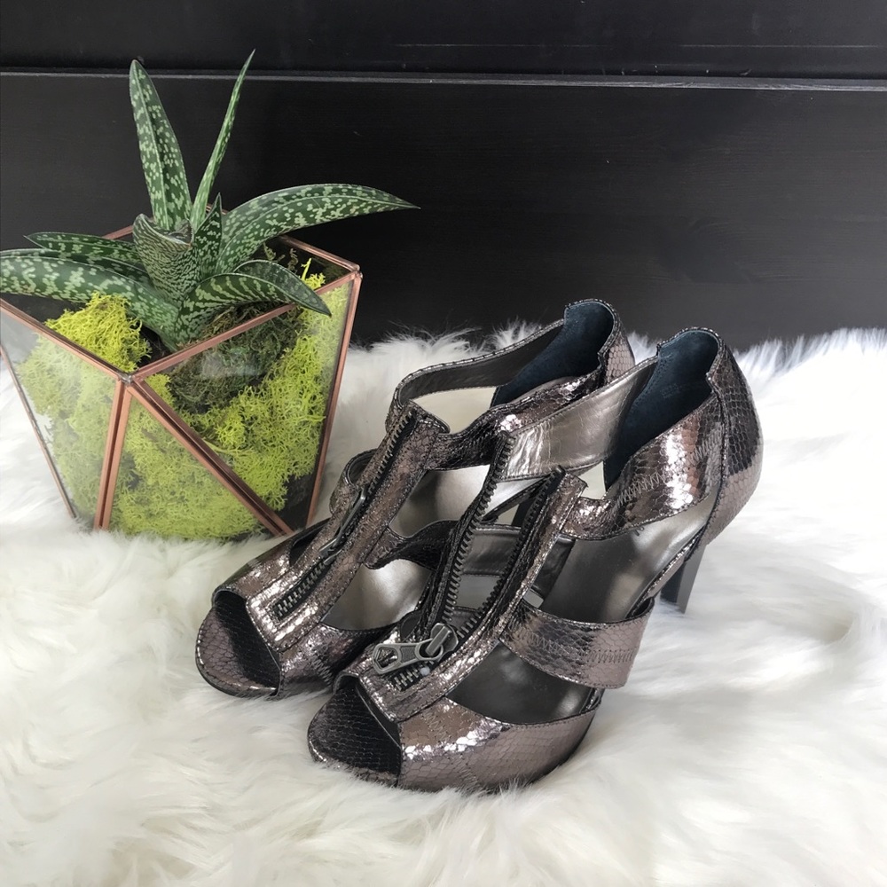 ⭐️ NWT Preview Heels